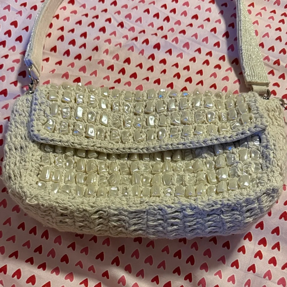Chic Cream Shoulder Bag - Picture 2 of 5